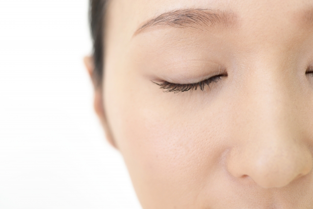 自然で美しいラインを再構築！二重修正のポイント