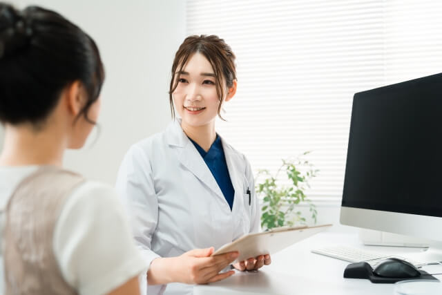 美容外科で受ける眼瞼下垂治療のメリット